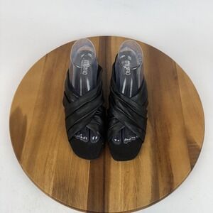 Womens Munro Lee Black Leather Slip On Comfort Heel Sandals MISMATCH L 9.5 R 9